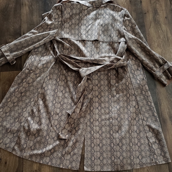 Snake Printed Trench Coat - Picture 8 of 14